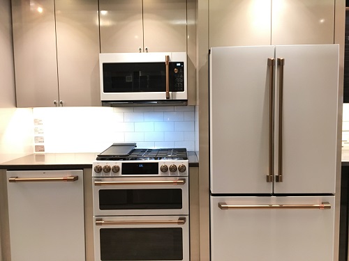 Yale-Appliance-Framingham-Showroom-GE-White-and-Copper-Kitchen-Display