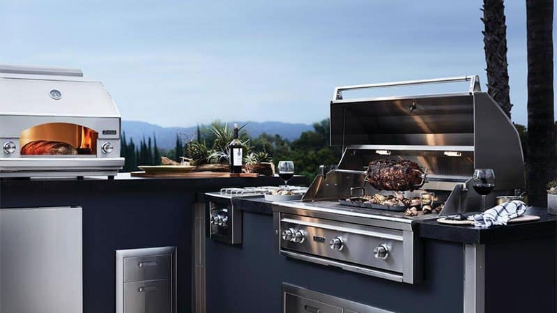 lynx-napoli-pizza-oven-LPZA-LP-with-outdoor-kitchen