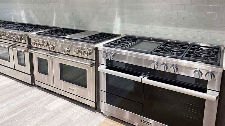 professional-gas-ranges-at-yale-appliance-in-hanover-1