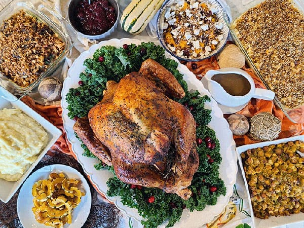 roasted-turkey-with-side-dishes