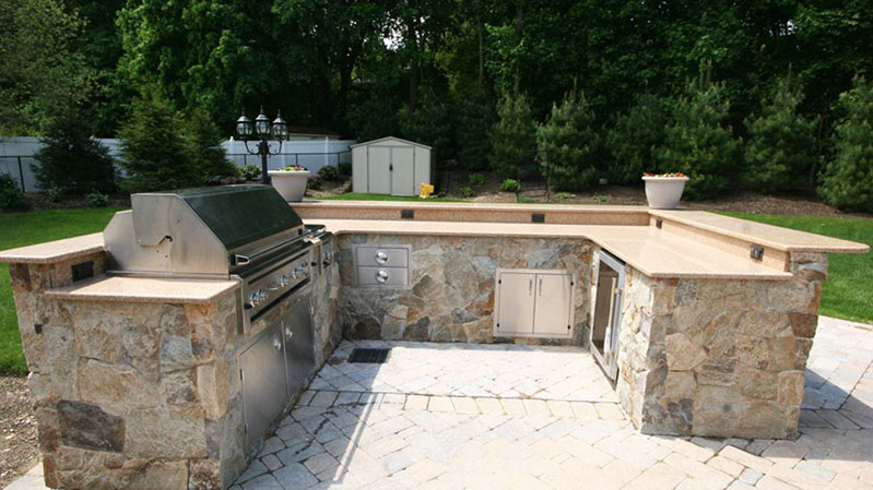 u-shaped-outdoor-built-in-grill-layout